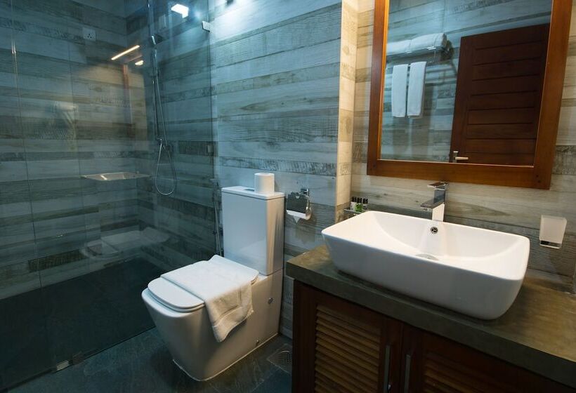 Трехместный Номер Deluxe, Ceyloni City