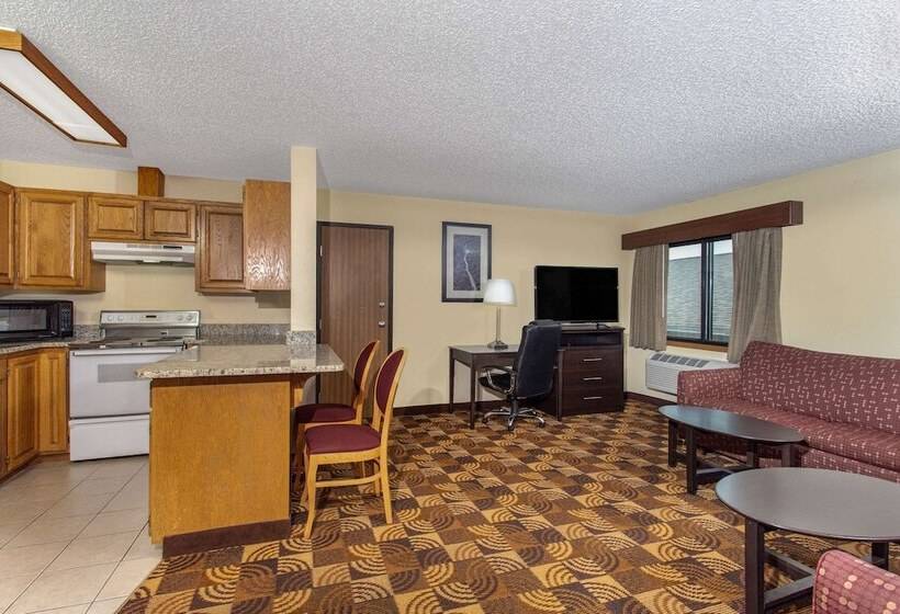 Люкс, Americinn By Wyndham Elkhorn Near Lake Geneva