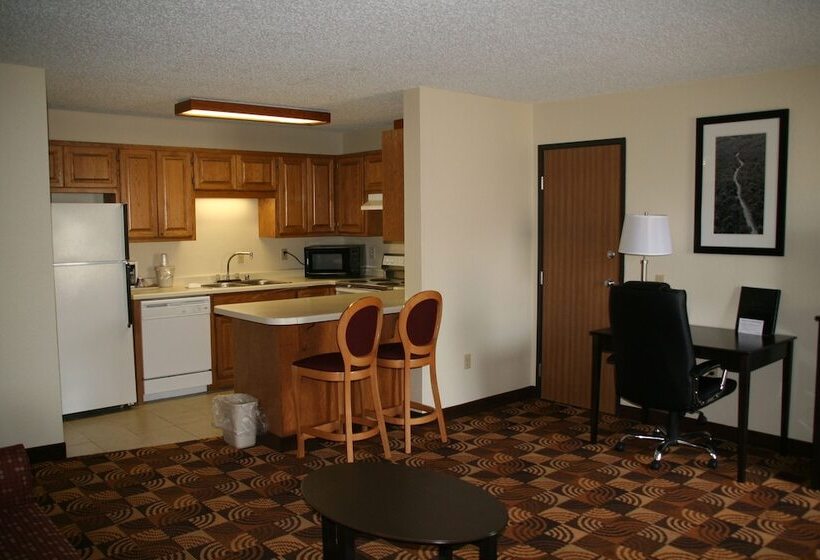 Люкс, Americinn By Wyndham Elkhorn Near Lake Geneva