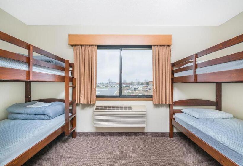 스위트 킹사이즈 침대, Days Inn & Suites By Wyndham Baxter Brainerd Area