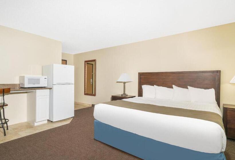 Люкс Кровать Кинг, Days Inn & Suites By Wyndham Baxter Brainerd Area