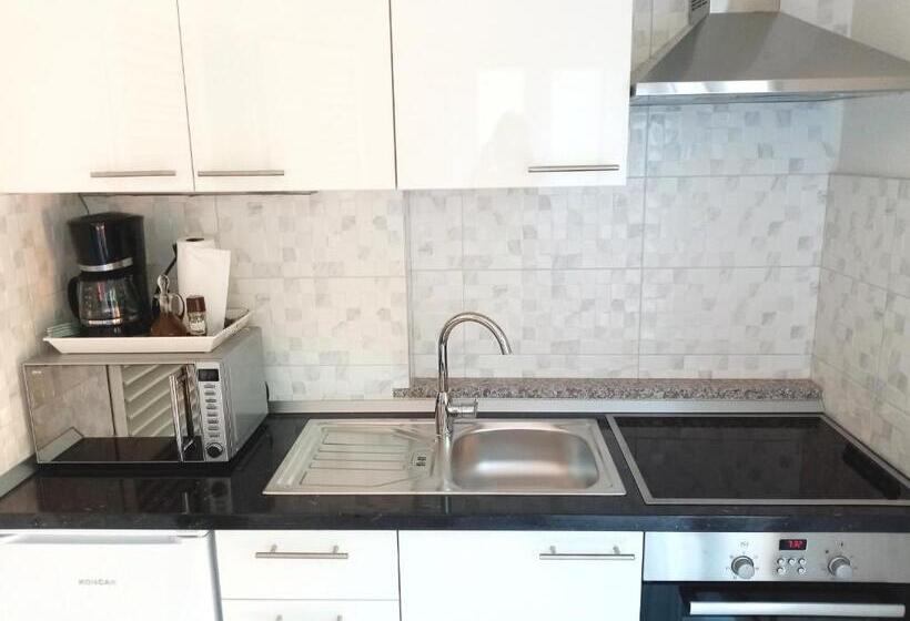 استودیوی استاندارد, Ana Guest House