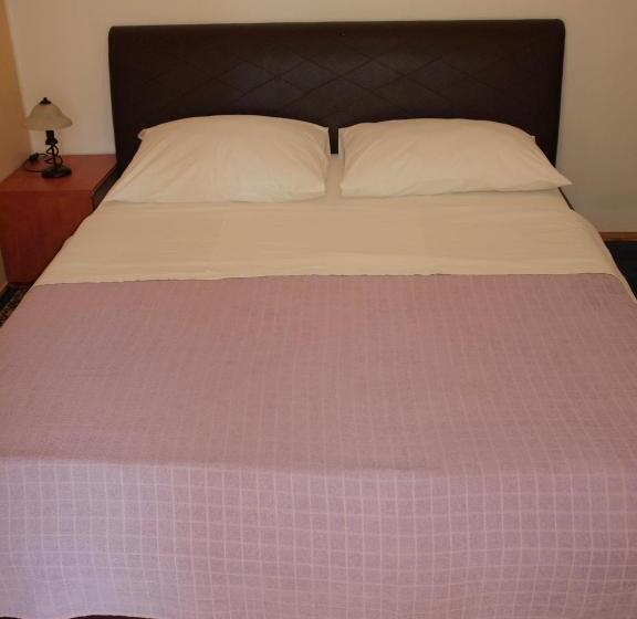 استودیوی استاندارد, Ana Guest House