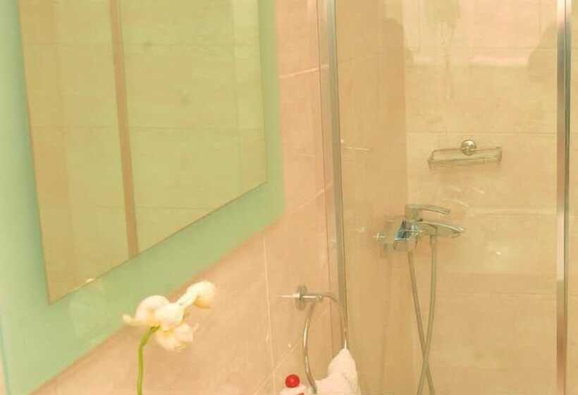 اتاق استاندارد, Avra