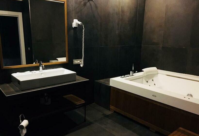 اتاق لوکس با وان آب گرم, B&b Fiumara
