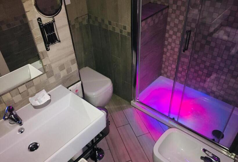 اتاق لوکس با بالکن, B&b Fiumara