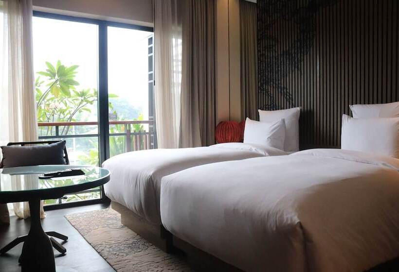 Вилла 3 Спальни с Бассейном, Pullman Ciawi Vimala Hills Resort