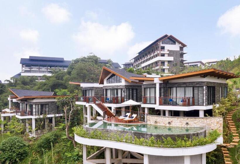 Вилла 3 Спальни с Бассейном, Pullman Ciawi Vimala Hills Resort