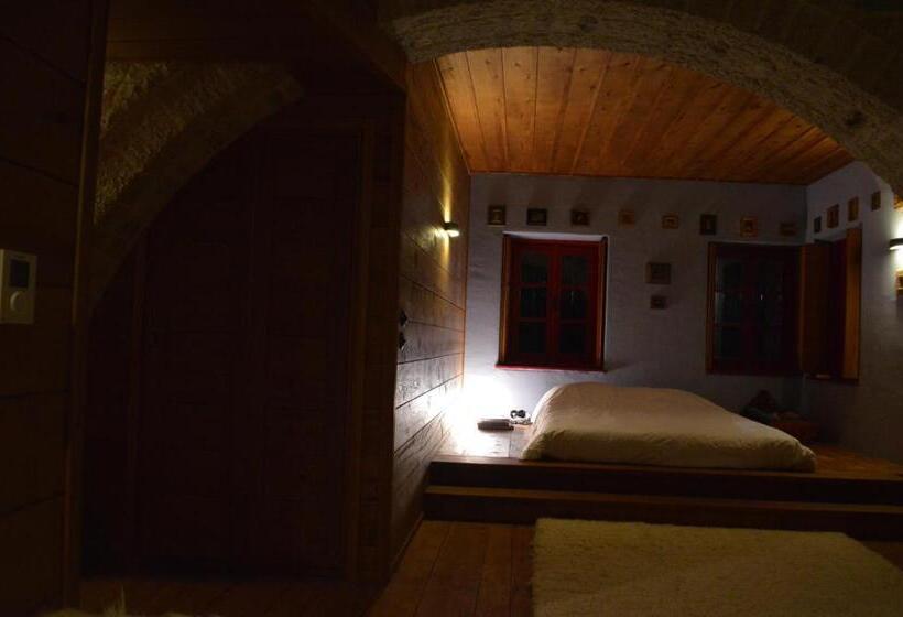 سوییت لوکس, Anemi Country Cottage Inn