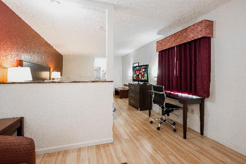 מיטת קינג בסוויטה, Red Roof Inn & Suites Rome