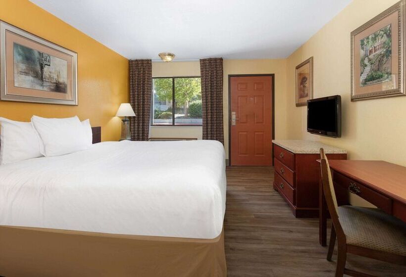 Номер Deluxe, Travelodge By Wyndham Albuquerque East