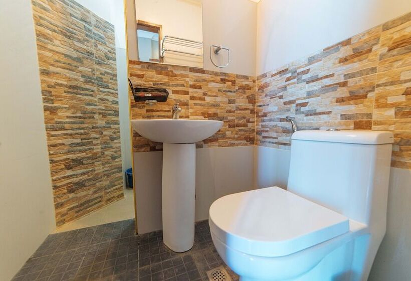 Номер Deluxe, Reddoorz @ Old Buswang Road