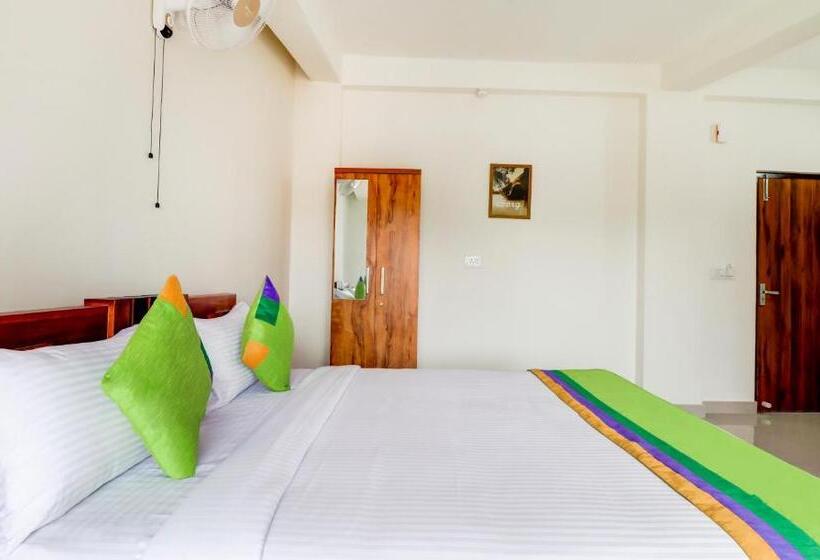 带特大床的标准间, Treebo New Redfern, Madikeri