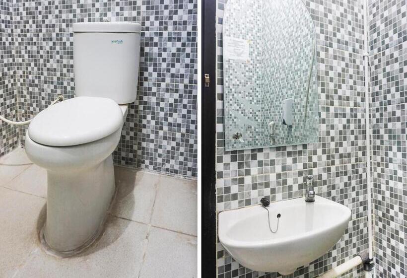 Номер Deluxe, Reddoorz Near Makassar Town Square 2