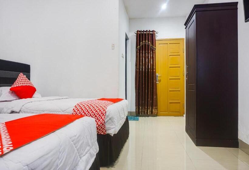 Номер Deluxe, Reddoorz Near Makassar Town Square 2