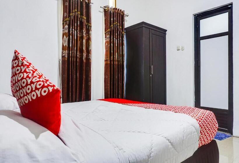 Номер Deluxe, Reddoorz Near Makassar Town Square 2