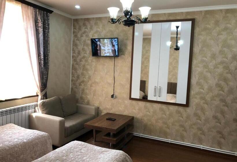 Номер Deluxe, Ahana