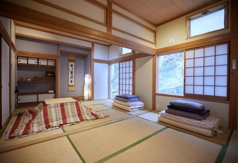 Номер Стандарт Четырехместный Совместный Санузел, Tsushima White House