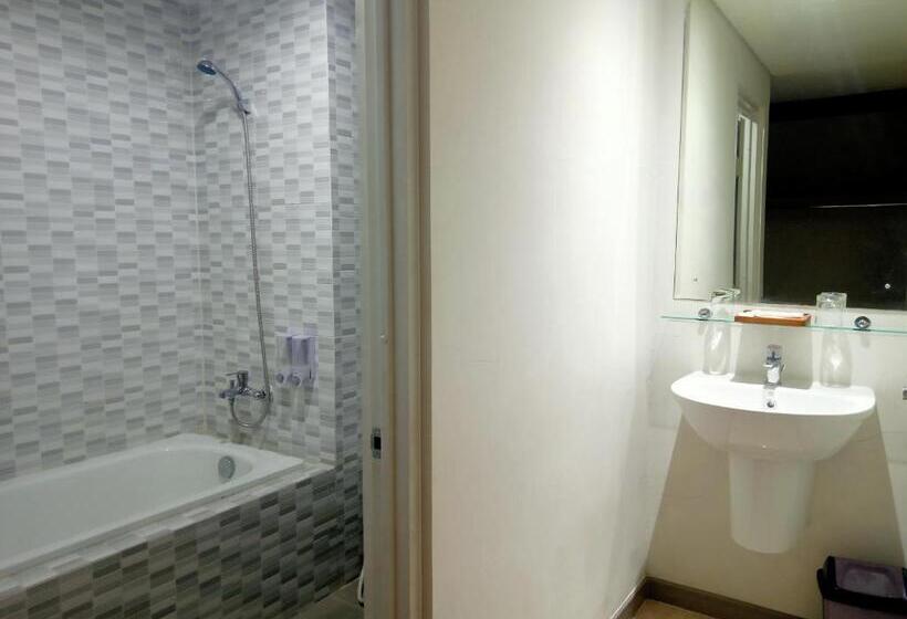 Номер Deluxe, Nalendra Plaza Subang