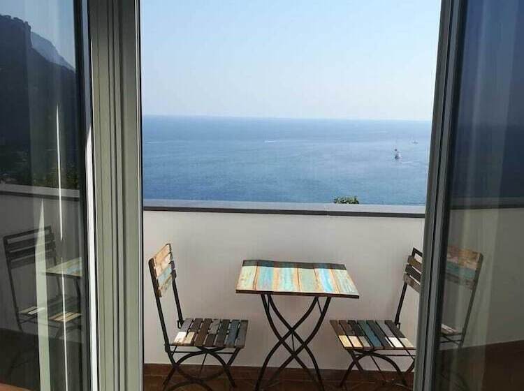 اتاق استاندارد با بالکن و چشم‌انداز دریا, Torre Elisea