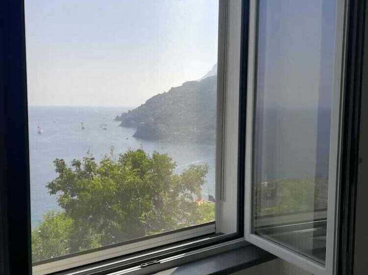 اتاق راحتی سه تخته, Torre Elisea