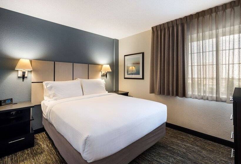 스위트, Sonesta Simply Suites Detroit Warren