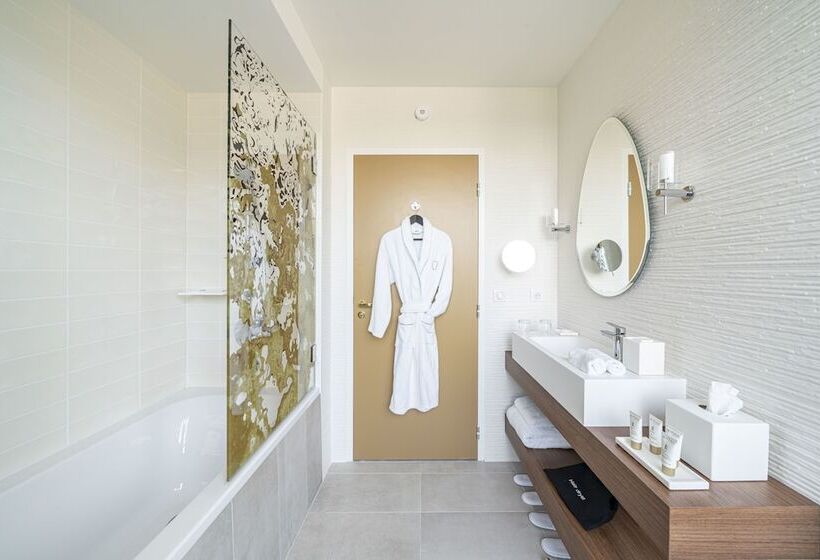 Полулюкс с Видом, La Caserne Chanzy Hotel & Spa, Autograph Collection