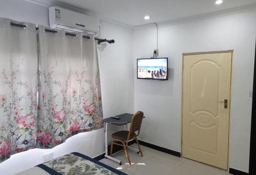 سوییت لوکس, Matt Bed And Breakfast