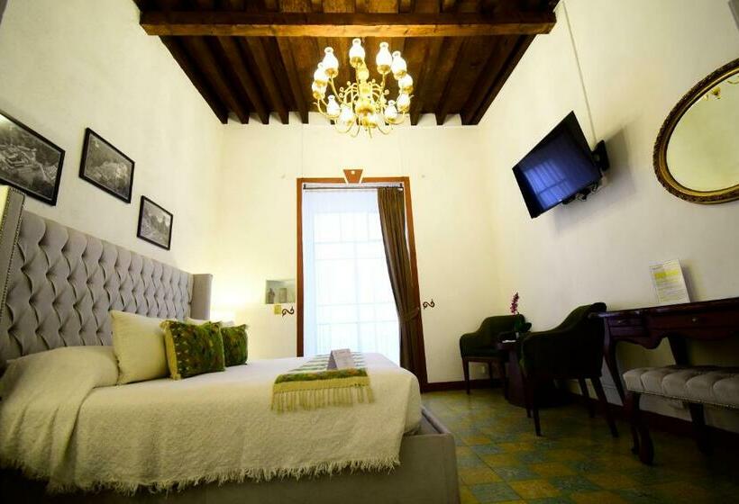 اتاق استاندارد چهارنفره با بالکن, Quinta Alhóndiga Galindo Hotel Boutique
