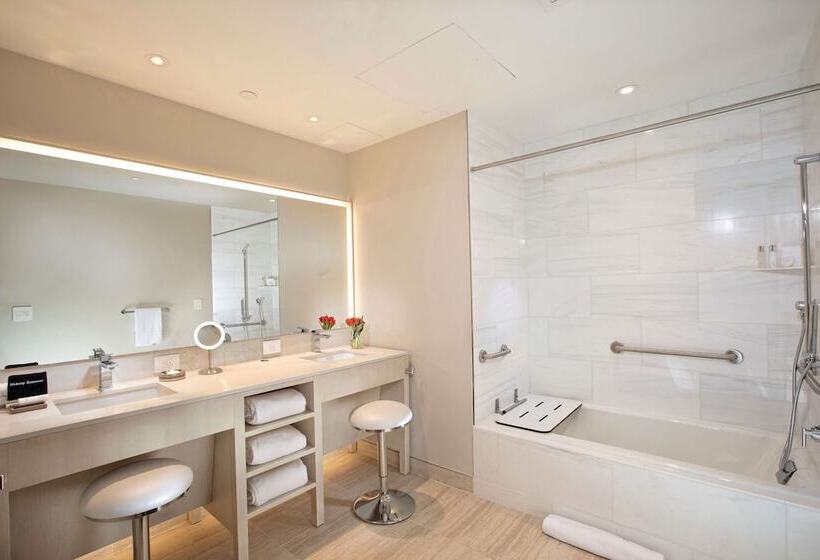 اتاق لوکس, Hall Arts Hotel Dallas, Curio Collection By Hilton