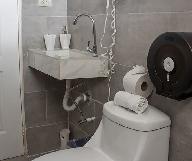 ルームシェアのワンベッド, Eco Stay Hostel