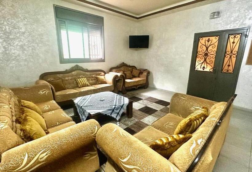 اتاق ساده سه‌ نفره, Hebron Hope Guesthouse