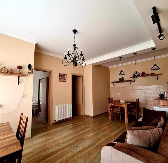 اتاق استاندارد سه نفره, Baqari Inn