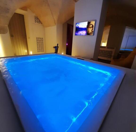 Люкс Deluxe Кровать Кинг, Christian S Suites & Spa