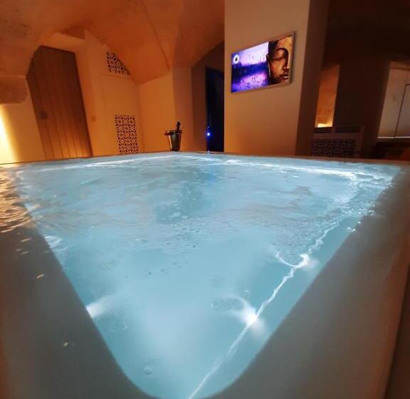 Люкс Deluxe Кровать Кинг, Christian S Suites & Spa