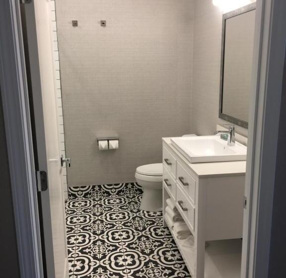 스위트 킹사이즈 침대, Riverside Inn Hannibal