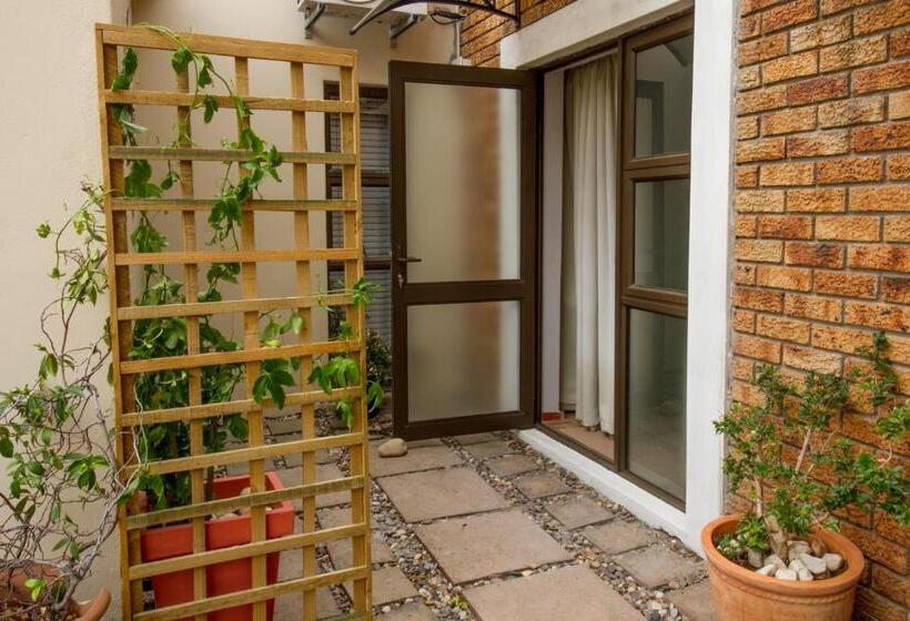 Номер Deluxe, @abelia Guest House