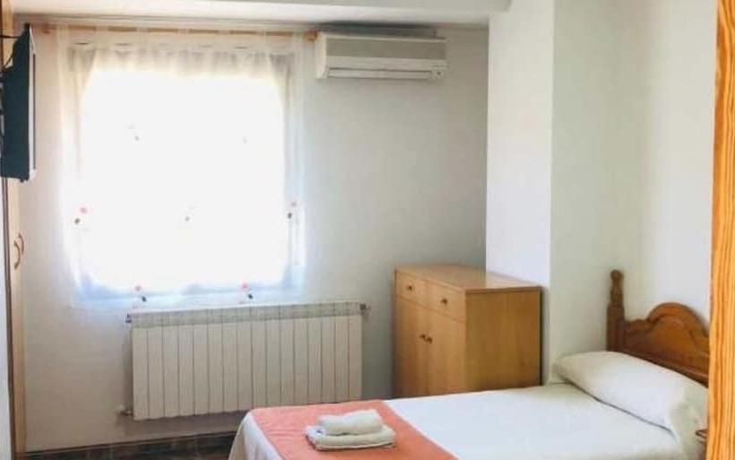 Номер Стандарт Трехместный, Hostal Restaurante Taibilla