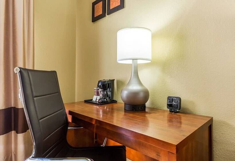 身障者適用スイートルーム, Comfort Suites Near I 80 And I 94