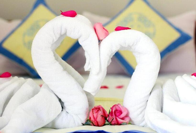 اتاق لوکس با چشم‌انداز باغ, Dream Flower Homestay