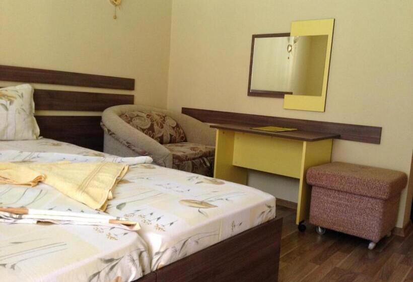 Номер Стандарт с Балконом, Guest House Lori