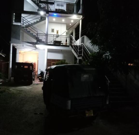 اتاق لوکس با تخت بزرگ, Mallika Resort