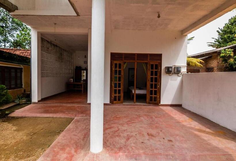 اتاق لوکس با تخت بزرگ, Mallika Resort