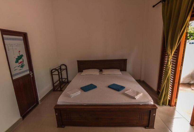 اتاق لوکس با تخت بزرگ, Mallika Resort