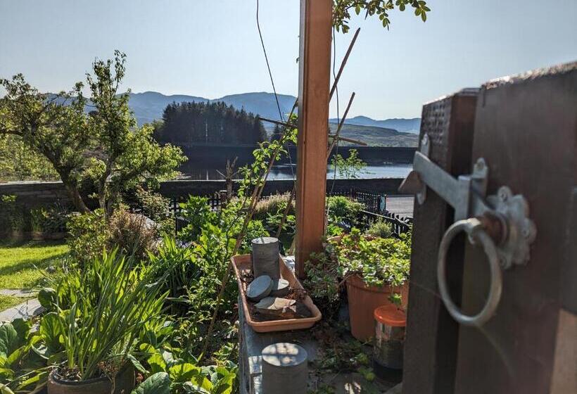 Дом 3 Спальни, Bryn Elltyd Eco House