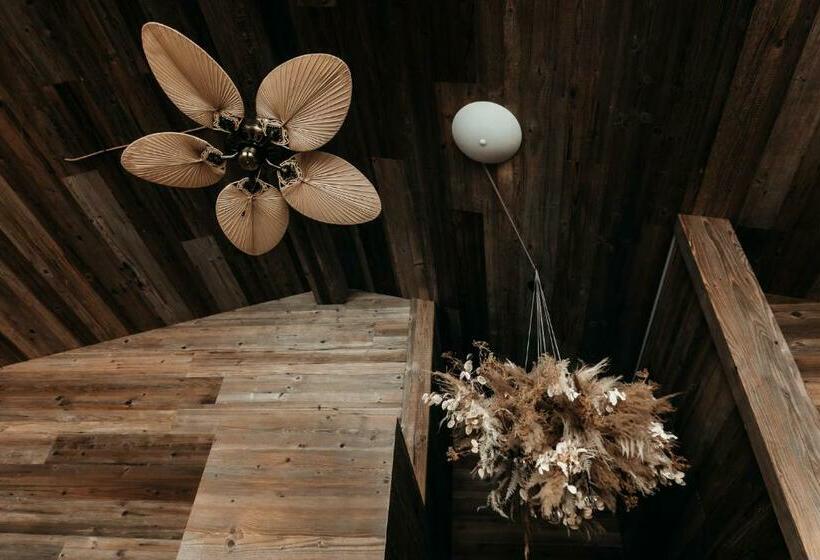 Полулюкс Одноместный с Террасой, Jufenalm Boho Hotel & Restaurant