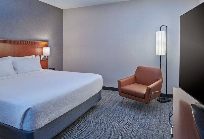 스위트, Courtyard By Marriott Detroit Livonia