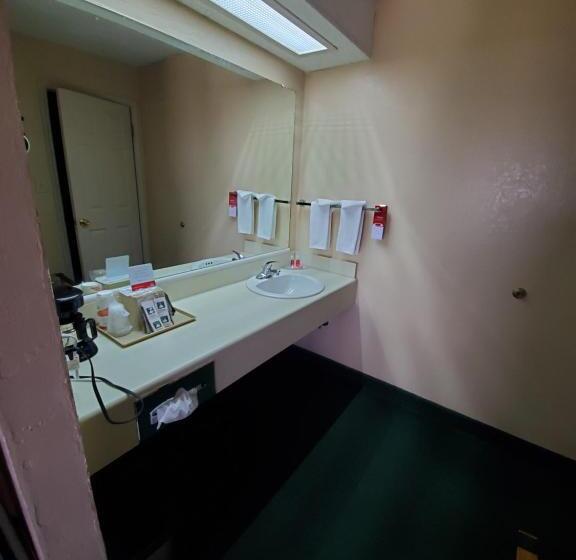 Номер Стандарт, Econolodge Junction