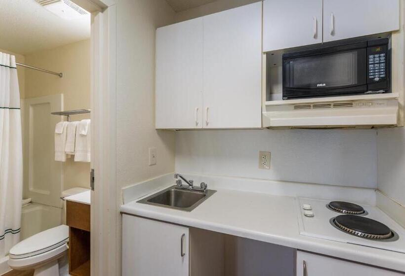 Студия Стандарт, Hometowne Studios Nashville  Airport/ Briley Pkwy