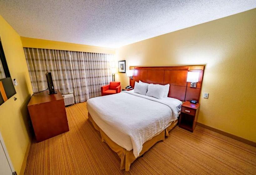 스위트 킹사이즈 침대, Iowa Inn Bettendorf Quad Cities